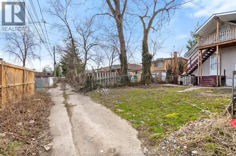 458-460 Wahketa Street Windsor ON N8X 1B6