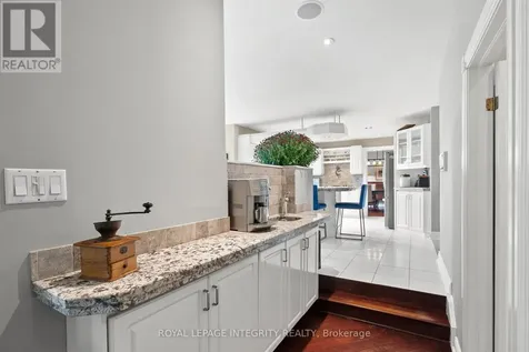 6 Marchbrook Circle Ottawa ON K2W 1A1