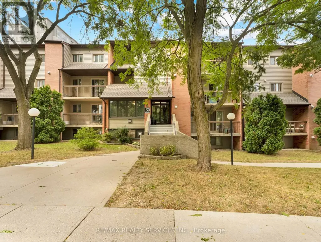 30 Hickory Street East Waterloo ON N2J 4L4