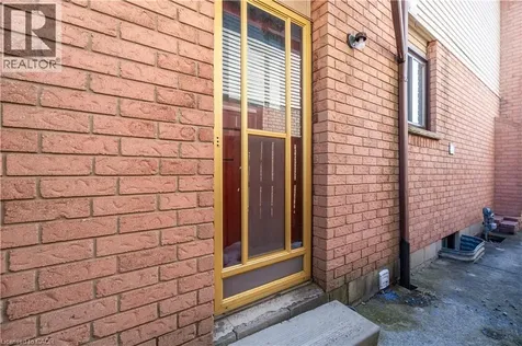 404 Stone Church Road East Hamilton ON L9B 2A1