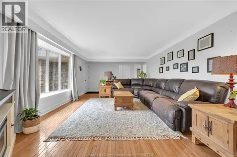54 Mersea Road 12 Leamington ON N8H 3V7