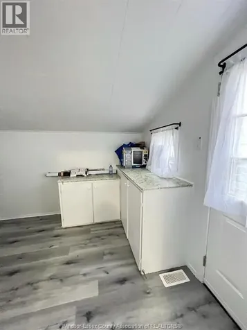 1058 California Windsor ON N9B 2Z7