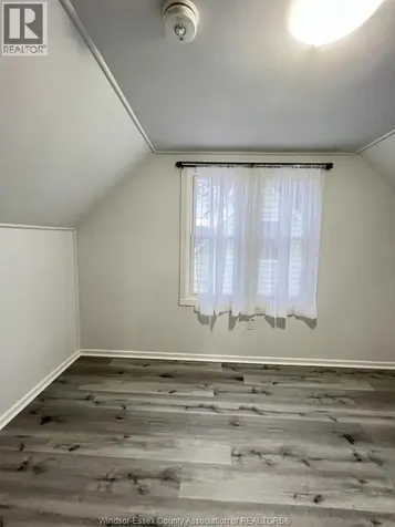 1058 California Windsor ON N9B 2Z7