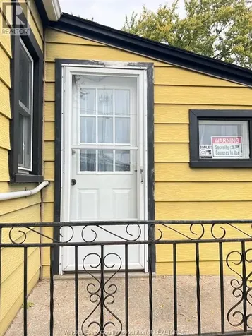 1058 California Windsor ON N9B 2Z7