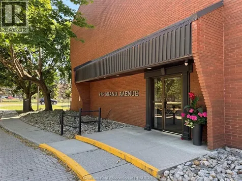 975 Grand Avenue West Chatham ON N7L 4Z6