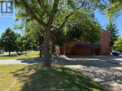 975 Grand Avenue West Chatham ON N7L 4Z6