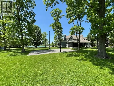 329 Crystal Bay Drive Amherstburg ON N9V 4A7