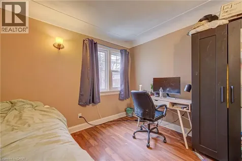 18 Norfolk Street North Hamilton ON L8S 3K1