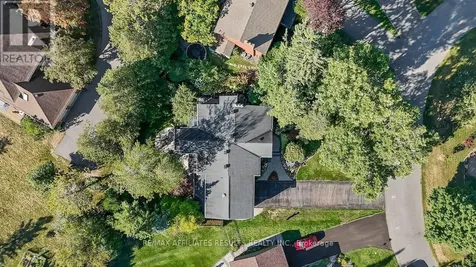 30 Pentland Crescent Ottawa ON K2K 1V5
