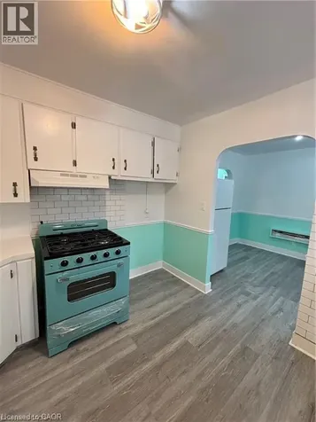 118 Jacobson Avenue St. Catharines ON L2T 3A5
