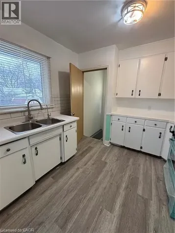 118 Jacobson Avenue St. Catharines ON L2T 3A5