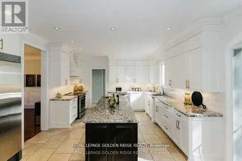 8 Greenvalley Circle Whitchurch-stouffville ON L4A 2L4