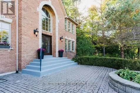 8 Greenvalley Circle Whitchurch-stouffville ON L4A 2L4