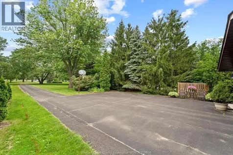 696 Old Tecumseh Road Lakeshore ON N0R 1A0