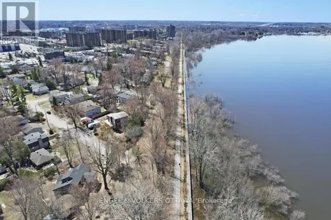 72 Scrivens Street Ottawa ON K2B 6H1