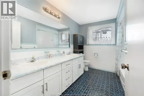 907 Gladstone Avenue Windsor ON N9A 2R5