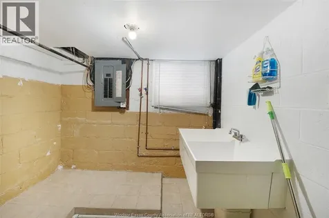 907 Gladstone Avenue Windsor ON N9A 2R5