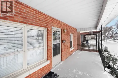 907 Gladstone Avenue Windsor ON N9A 2R5