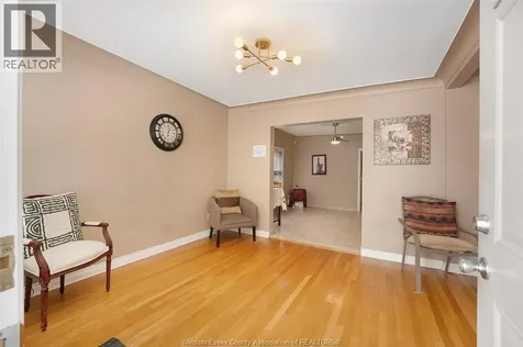 907 Gladstone Avenue Windsor ON N9A 2R5
