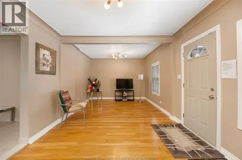 907 Gladstone Avenue Windsor ON N9A 2R5
