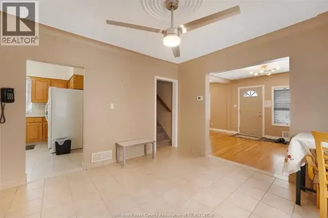 907 Gladstone Avenue Windsor ON N9A 2R5