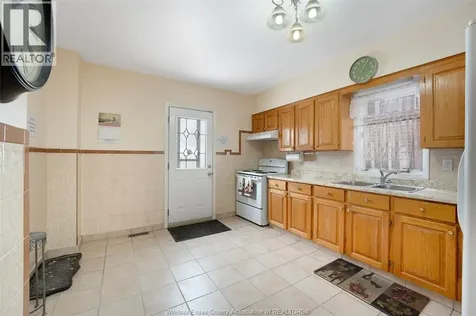 907 Gladstone Avenue Windsor ON N9A 2R5