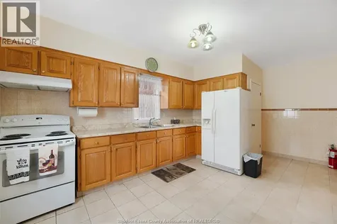 907 Gladstone Avenue Windsor ON N9A 2R5
