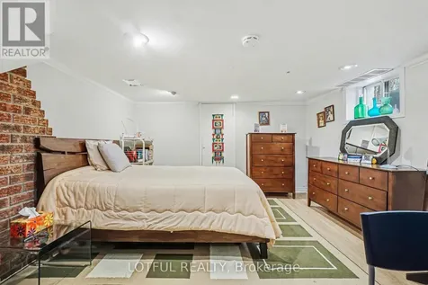 518 Hilson Avenue Ottawa ON K1Z 6C8