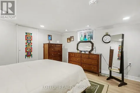 518 Hilson Avenue Ottawa ON K1Z 6C8