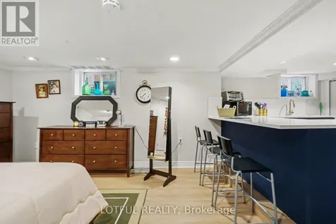 518 Hilson Avenue Ottawa ON K1Z 6C8