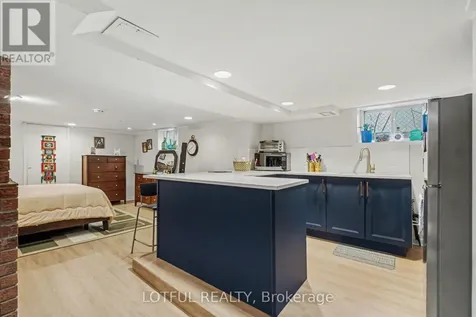 518 Hilson Avenue Ottawa ON K1Z 6C8