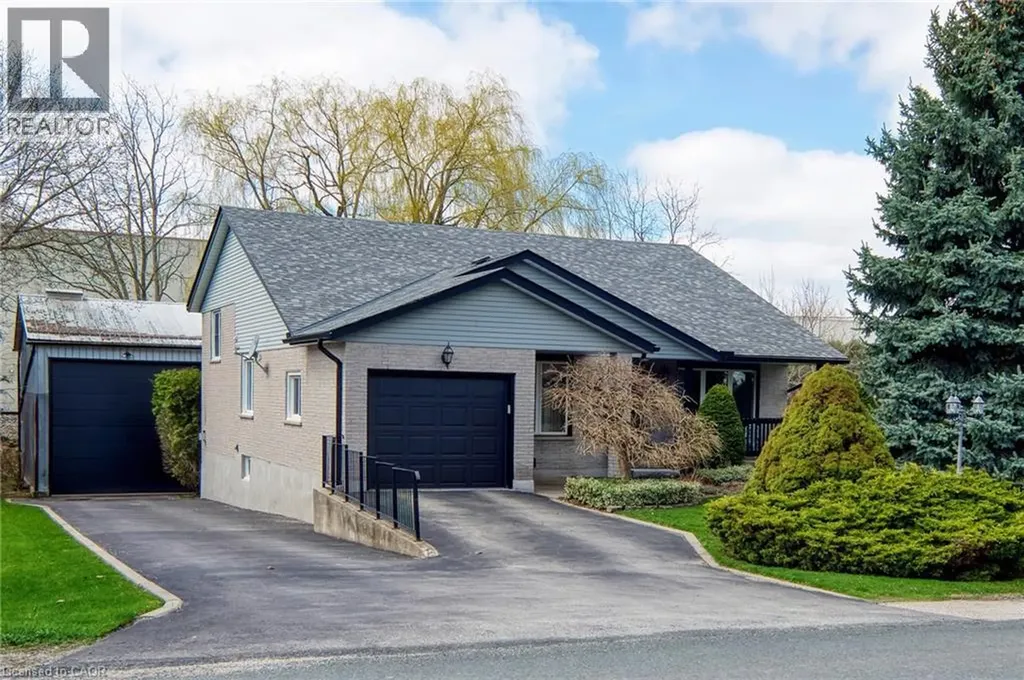 108 Queensway Drive St. Jacobs ON N0B 2N0