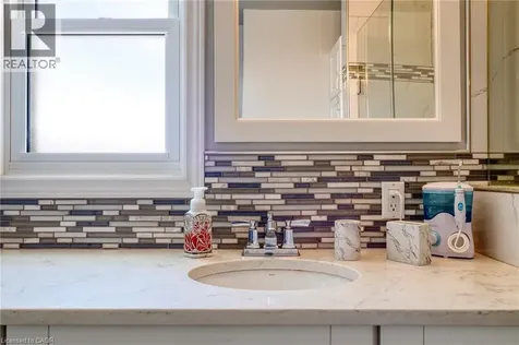 108 Queensway Drive St. Jacobs ON N0B 2N0