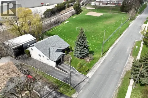 108 Queensway Drive St. Jacobs ON N0B 2N0