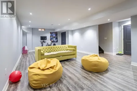 34 Newhouse Boulevard Caledon ON L7C 4A1