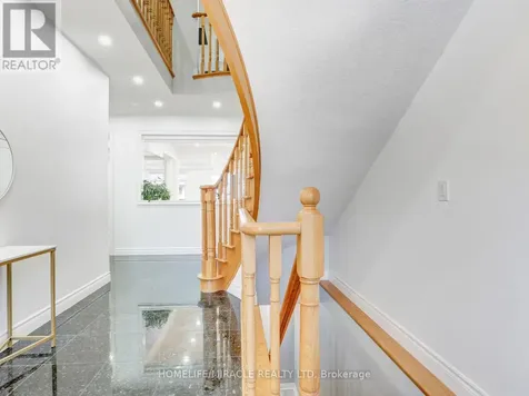 584 Pinery Trail Waterloo ON N2V 2Y3