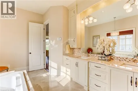 55 Tews Lane Dundas ON L9H 7N4