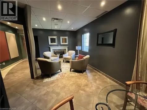 370 University Avenue East Waterloo ON N2K 3N2