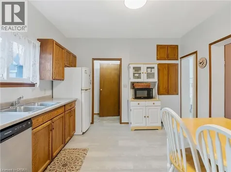 49 Mintern Avenue Brantford ON N3S 1K9