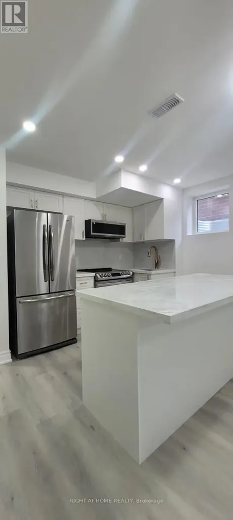 32 Auckland Drive East Whitby ON L1P 0G6