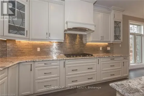 10142 Pinery Bluffs Road Lambton Shores ON N0M 1T0