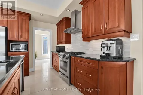 131 Issam Private Ottawa ON K1T 4B6