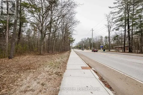 8 Poplar Street Wasaga Beach ON L9Z 2X5
