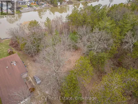 8 Poplar Street Wasaga Beach ON L9Z 2X5