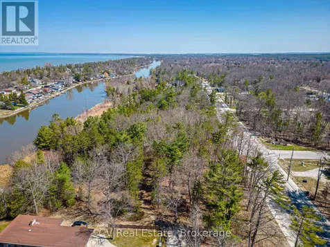 8 Poplar Street Wasaga Beach ON L9Z 2X5