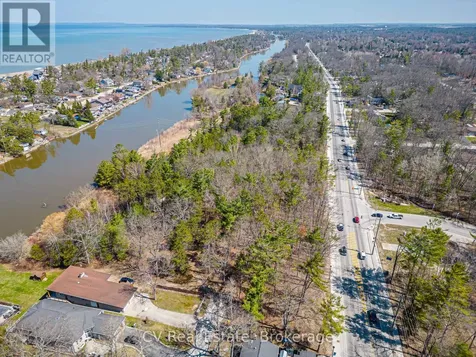 8 Poplar Street Wasaga Beach ON L9Z 2X5