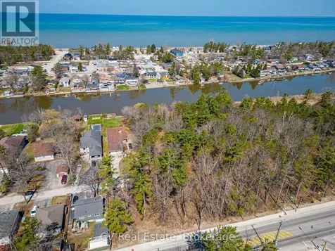 8 Poplar Street Wasaga Beach ON L9Z 2X5
