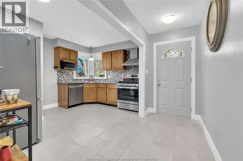 42 Grace Leamington ON N8H 1K9