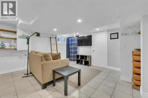42 Grace Leamington ON N8H 1K9