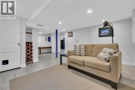 42 Grace Leamington ON N8H 1K9